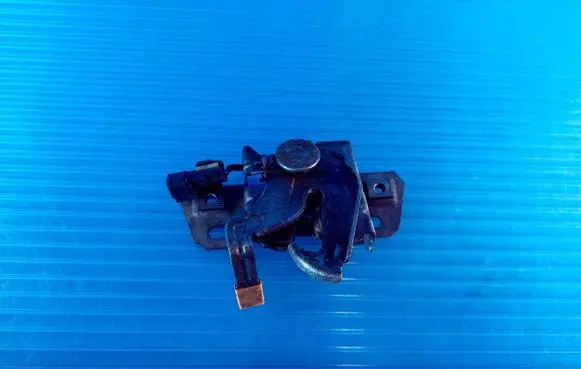 Volvo V50 Engine bonnet/hood lock/catch 30716530