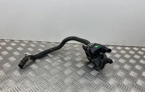 Ford Fusion II Thermostat/thermostat housing 6S4G8K556AA