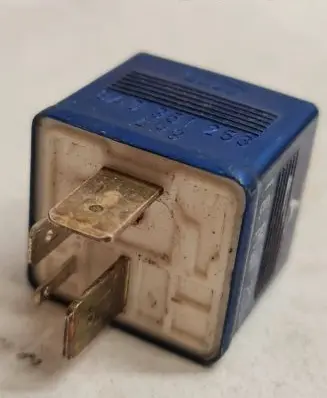 Audi A4 S4 B5 8D Other relay 8A0951253