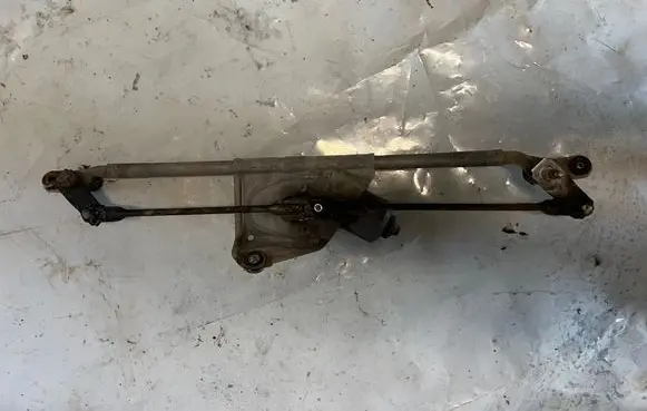 Front wiper linkage and motor