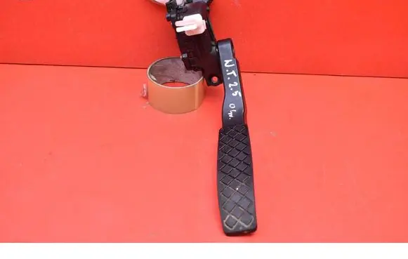 Volkswagen Touareg I Accelerator throttle pedal 7L6721507