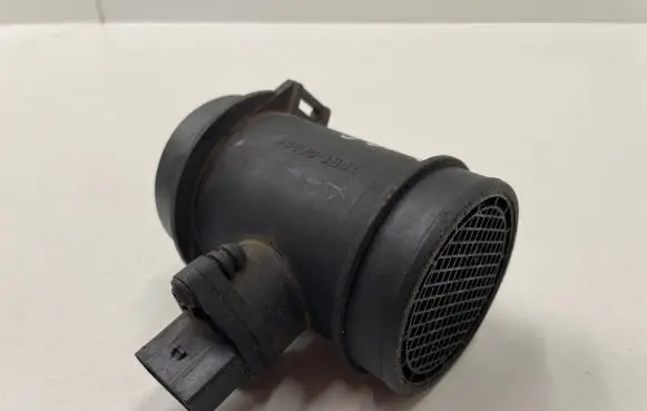 Audi A4 S4 B5 8D Mass air flow meter 059906461E 0281002429