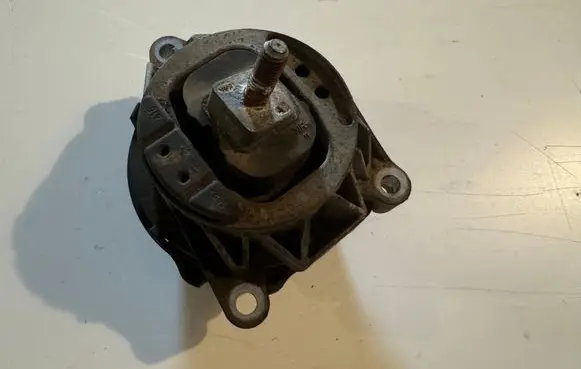 BMW X3 F25 Engine mount bracket 6785711