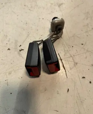 Volkswagen PASSAT B7 Middle seatbelt buckle (rear) 3AA857739B 222313YD4CZ 34127969