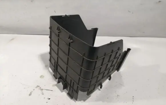 Volkswagen PASSAT B7 Battery tray heat shield 3C0915335