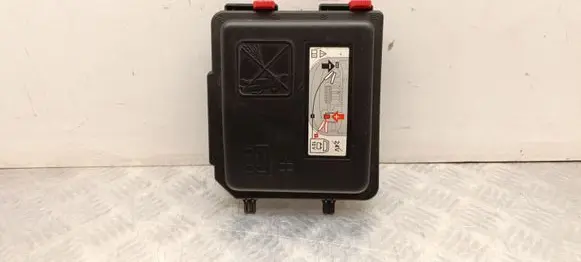 Citroen C4 III e-C4 Fuse box cover 9826717980