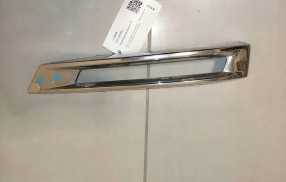 Mercedes-Benz GL X166 Front bumper upper radiator grill A2048804074