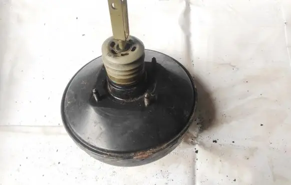 Renault Megane I Brake booster 7700429696