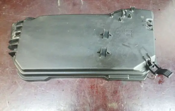 Mercedes-Benz C W204 Fuse box cover A2045400082