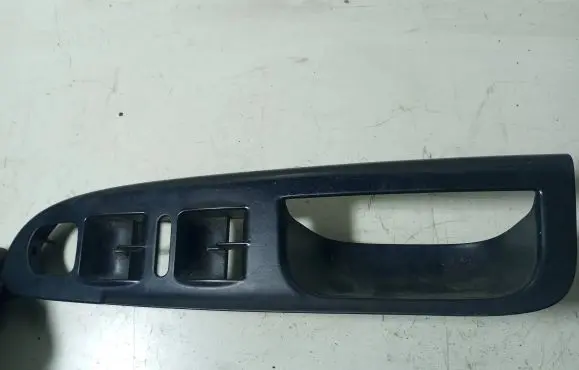 Volkswagen PASSAT B6 Front door window switch trim 3C1867171B