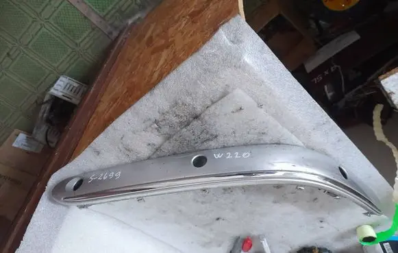 Front bumper splitter molding