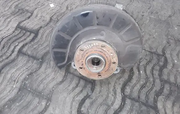 Volkswagen PASSAT B7 Front wheel hub NOCODE