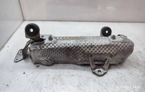 Mercedes-Benz E W212 Heat shield in engine bay A6420902941