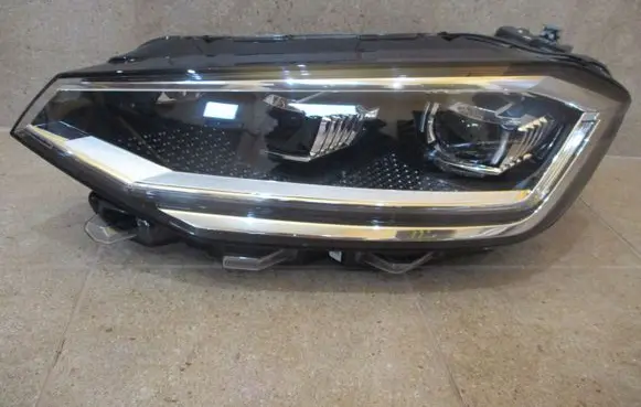 Volkswagen Golf Sportsvan Headlight/headlamp