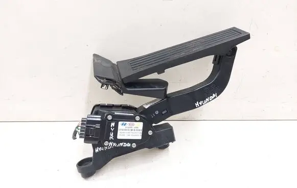 Hyundai i40 Accelerator throttle pedal 327263Z000 0268A3Z000 327273R300