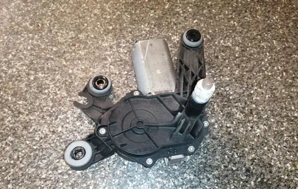 Peugeot 206 Rear window wiper motor 9638664980