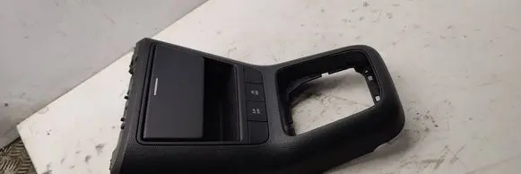 Volkswagen Golf Plus Center console 5M1857307D 5M1857961