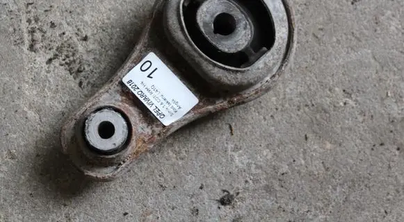 Opel Vivaro Engine mount vacuum valve 