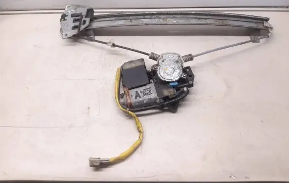 Mitsubishi Galant Front door window regulator with motor 0670200084