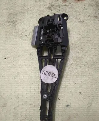 Chevrolet Trax Front door exterior handle/bracket 
