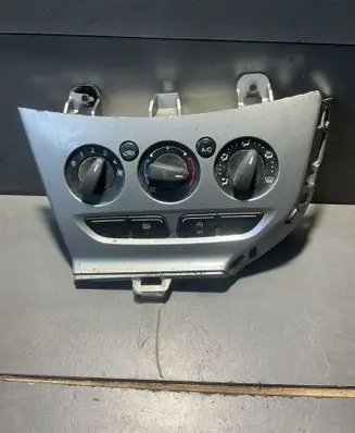 Ford Focus Climate control/heater control trim BM5118522