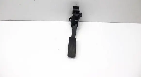 Accelerator throttle pedal