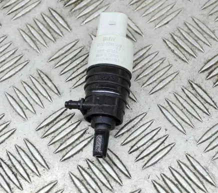 BMW 5 G30 G31 Windscreen/windshield washer pump 7298309
