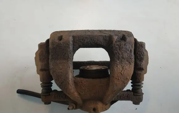 Toyota Auris 150 Front brake caliper