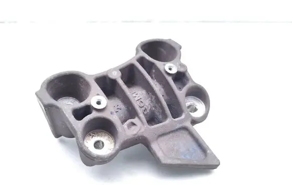 Opel Mokka B Engine mounting bracket 9826364780