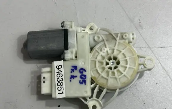 BMW X5 G05 Front door window regulator motor 9450069 5A53091