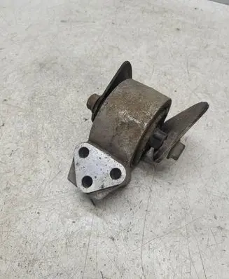 Volvo V70 Engine mount bracket 3318030