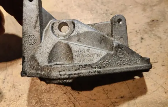 BMW 7 F01 F02 F03 F04 Engine mounting bracket 1351780542101 13517805421 7805421