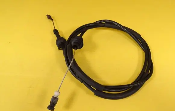 Volkswagen Golf IV Throttle cable 1J0721555T