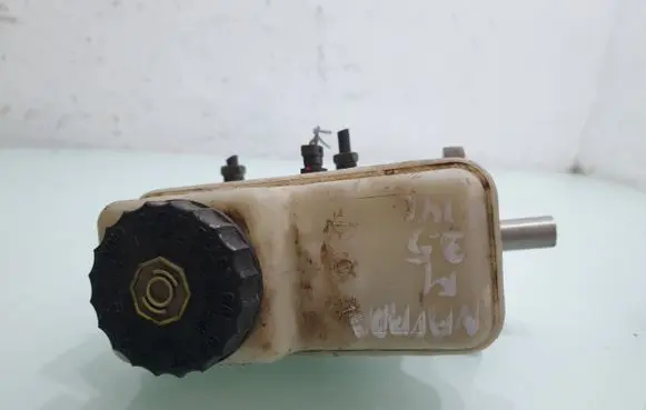 Nissan Navara D40 Master brake cylinder 26612800183