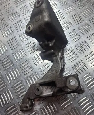 Opel Vivaro EGR valve cooler bracket A6261410040 147174072R
