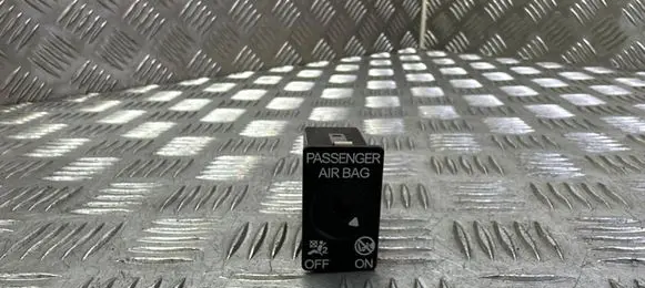 Passenger airbag on/off switch