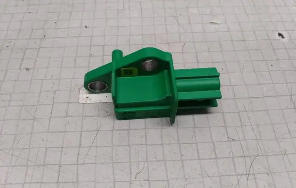 Volkswagen Golf V Airbag deployment crash/impact sensor 1K0909606C 5WK43544