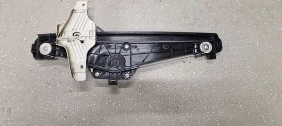 Opel Grandland X Rear door windshield rail 9815403780