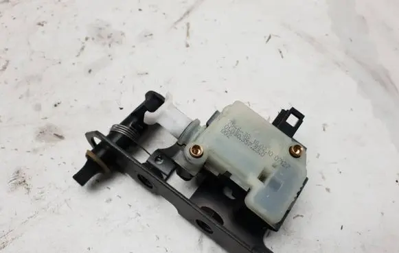 Tailgate/trunk/boot lock/catch/latch