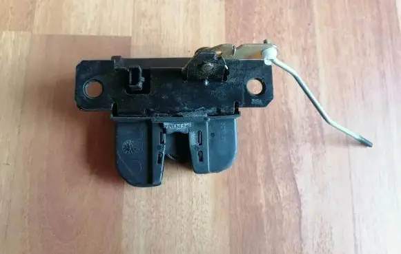Volkswagen Touareg I Tailgate/trunk/boot lock/catch/latch 7L6827505