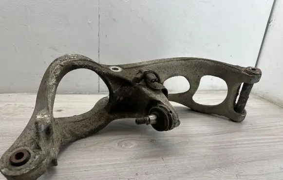 Peugeot 407 Front lower control arm/wishbone 9644552280