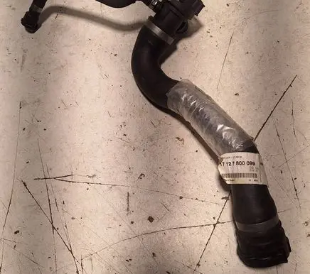 Engine coolant pipe/hose