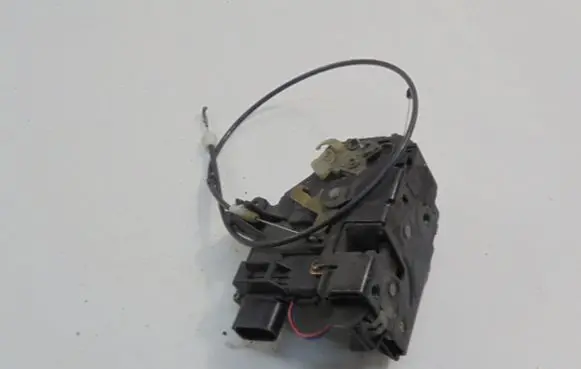 Audi TT Mk1 Front door lock 8N1837016