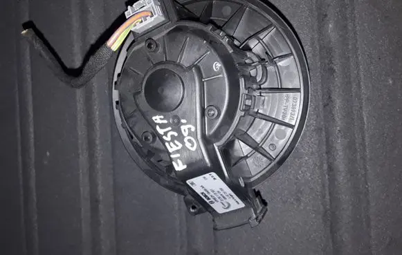 Ford Fiesta Heater fan/blower VP8E2H18456AA 3135102338
