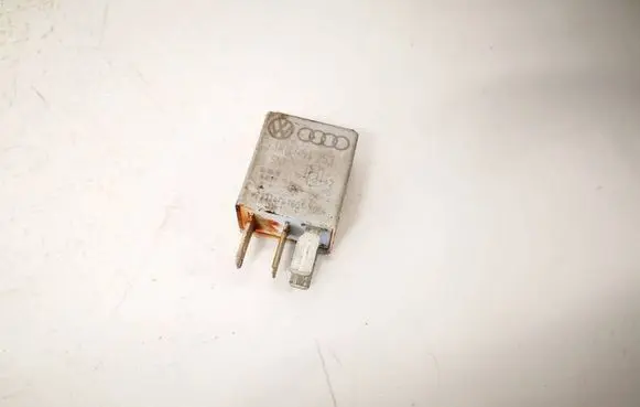 Volkswagen PASSAT B6 Other relay 1K0951253