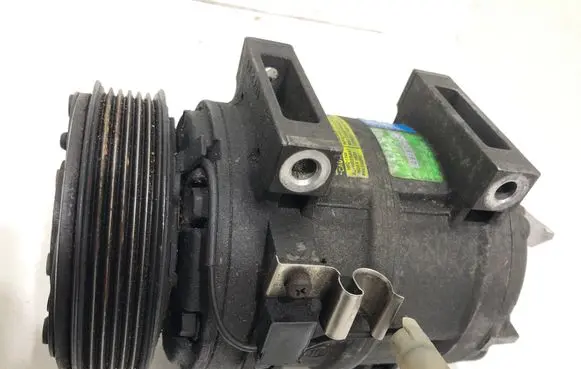 Volvo S40, V40 Air conditioning (A/C) compressor (pump) 8708581