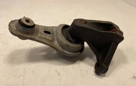 Opel Vivaro Engine mount bracket 93860700 8200404216 8200