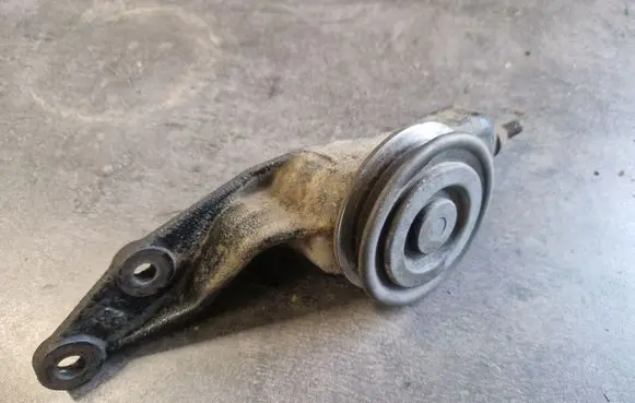 Mitsubishi Pajero Sport I Generator/alternator belt tensioner