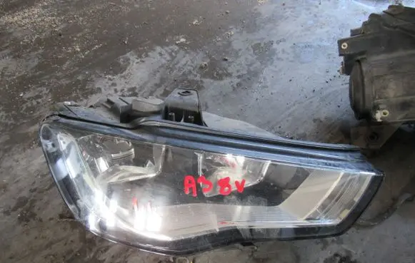 Audi A3 S3 8V Headlight/headlamp 8V0941004A