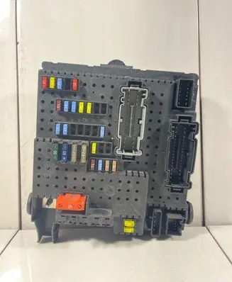 Volvo S60 Fuse module 8676391